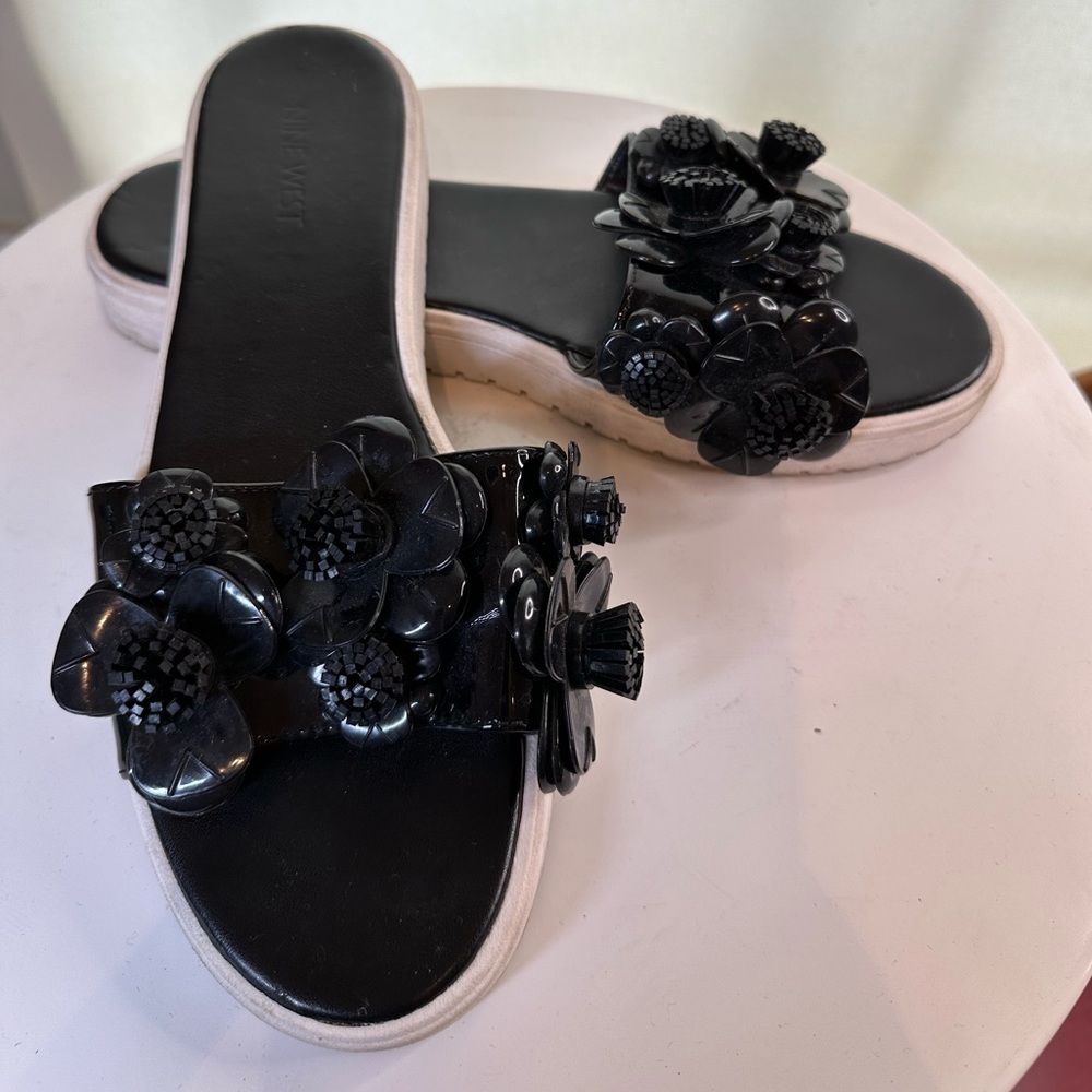 Nine West Black Radella Flower Slide Sandals. Women’s size 40.